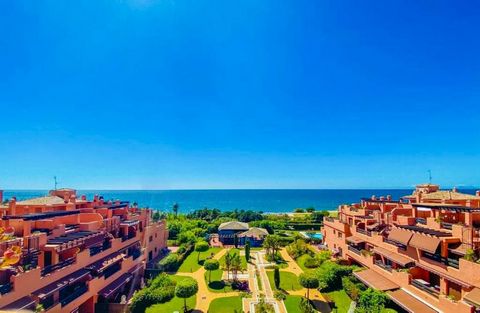 Discover this impressive property for long-term rent! This spacious 3-story penthouse offers panoramic views of the sea and is located in the exclusive Playa del Ángel development, behind Trocadero Estepona. The development, situated on the beachfron...