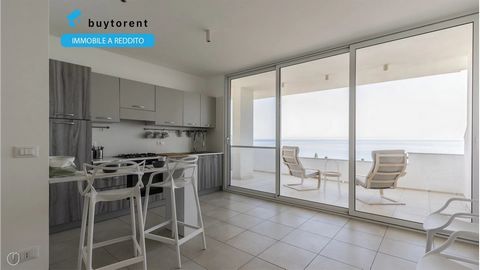 Four-room apartment on the first floor with sea view, comfortable and bright, in a strategic area well connected to the center and the main tourist attractions. The kitchen is complete with appliances. The sleeping area consists of 3 bedrooms with 1 ...