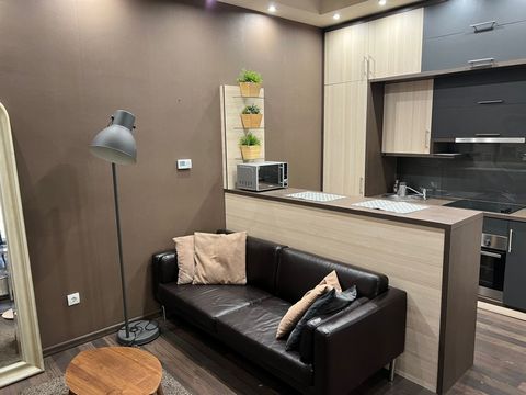 There are two avaible rooms in the flat the rooms size is 10 m2. This 44 sqm flat is located in the heart of Budapest, in the quiet and safe Palace District. The flat is looking to the inner yard, that is why is very silent, and because of his big wi...