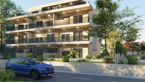 Kaštel Novi, Neues Wohngebäude im Bau Das Gebäude liegt auf der Südseite der Schnellstraße Trogir-Split und bietet eine hervorragende Verkehrsanbindung. Parkplätze ausschließlich in der Garage, durch einen Aufzug mit dem gesamten Gebäude verbunden. J...