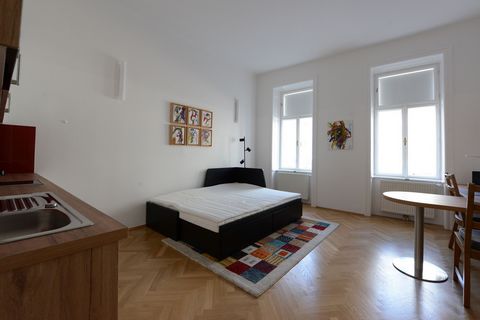 Das Apartment “Zens” befindet sich in Wien 5., Hollgasse (Erdgeschoss) und ist mit öffentlichen Verkehrsmitteln sehr gut erreichbar. Das moderne und vollmöblierte Apartment mit einer Größe von 30m2, verfügt über eine voll ausgestattete Wohnküche, ein...