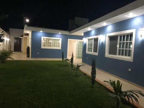 Maison à vendre dans la municipalité de Bokobá Yucatan, à l’est de la ville de Mérida, à une heure de Mérida et à une demi-heure de la ville magique d’Izamal. Taille du terrain 10x35 mètres Construction 140m2 Une chambre avec salle de bain complète e...