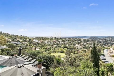Villa for sale in Sainte Maxime with lovely sea view. villa completely renovated in 2023. The house lies in a quiet setting on 4.150m², superb view over the golf course and sea view. The villa offers you: entrance, living room with its fireplace, a s...