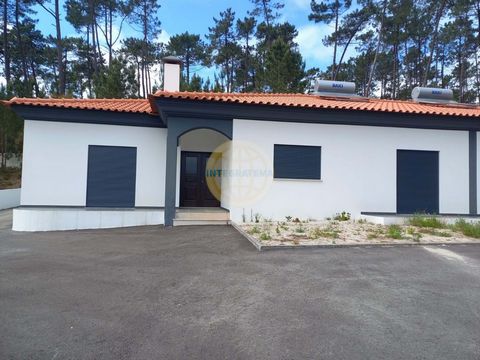 Located in Marinha Grande. House T3 + T1, located in Marinha Grande consisting in T3 by 3 bedrooms, living room, kitchen and 2 bathrooms, one of them suite, in T1 consists of living room, kitchen and 1 bathroom. It has an area where you can enjoy the...