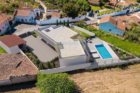 Located in Alcobaça. 60 mins from Lisbon, just 5 kms from the fantastic Bay of São Martinho do Porto, located in the traditional village of Mouraria (Salir do Porto), in an absolutely quiet location, with a rural environment, but within walking dista...
