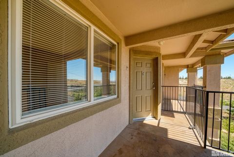 3 bdrm 2 bath condo has all the great amenities; pool, spa, gym, business center, rec. room, clubhouse, and great schools. The pool and recreation area stunning, the clubhouse elegant and useful. Good meeting rooms. This Condo is ready to move in. If...