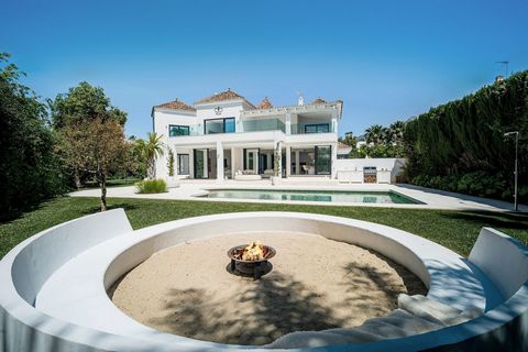 NUEVA ANDALUCIA ... 4 Bedroom, 5 bathroom Villa FREE Notary fees exclusively when you purchase a new property with MarBanus Estates Situated in the pretty residential community of Parcelas del Golf, this luxurious home is nestled right in the very he...