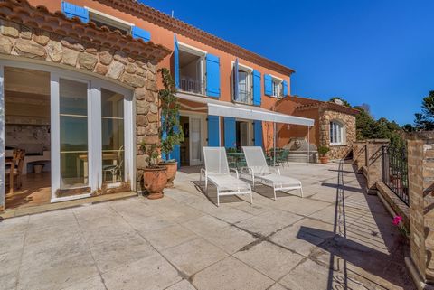 Campos de Jordão – Altos do Capivari* Excellent property in Provençal style, with a privileged view of the exuberant nature of the region. Ideal shopping opportunity for those looking for comfort with style and good taste. In the internal area, there...