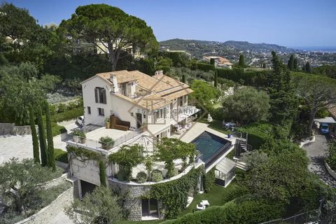 The 721 m² villa, called “SR, 