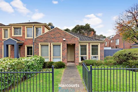 Set in an outstanding, central location is this lovely, single-level home. Sitting on the fringe of Bundoora, you will find yourself situated just moments from all major amenities including DFO Uni Hill, Lalor Plaza shopping, RMIT University, public ...