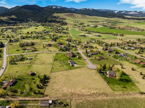 This large, 2.219-acre parcel in Hyalite Foothills Subdivision offers a unique opportunity to build your dream home in a serene setting tucked into the rolling hills and mountains of South Bozeman. Located at the end of a quiet cul-de-sac, this prope...