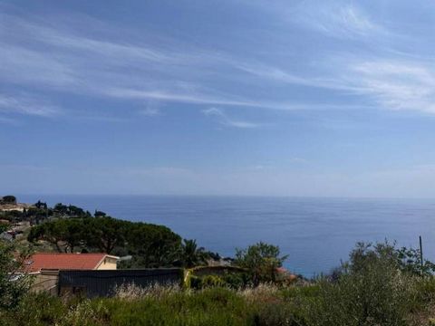 For sale Building land with project idea of modern villa with breathtaking sea view. Excellently exposed to the SOUTH, the land has the possibility of building about 225 square meters. of residential as well as a garage of 45 square meters. The surfa...