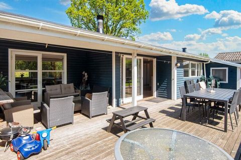 This modernised holiday home can be found on a lovely natural plot. There are 2 bathrooms in the main house and another one in the annex, in addition to the two bedrooms found here. There is a large common area where everyone can eat together while b...