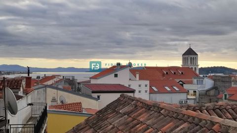 Location: Šibensko-kninska županija, Vodice, Vodice. VODICE - An interesting apartment in an old stone house for sale in the very center of Vodice! The apartment is located in a very attractive part of the city, so services, cafes, restaurants and sh...