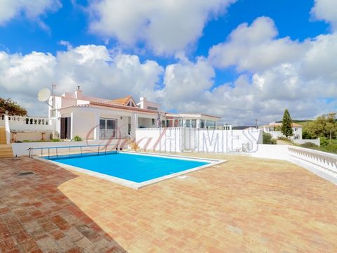 Deal Homes presents, Magnificent spacious villa, with 3 en-suite bedrooms and an office, with large swimming pool, garage and panoramic views over the village of Raposeira and surroundings. Located in the countryside, this villa located within walkin...