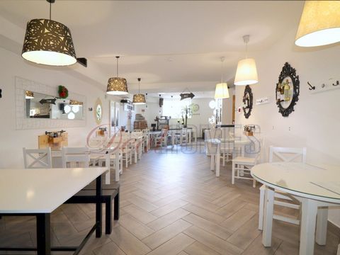 Deal Homes presents, Commercial establishment currently used as a restaurant, located in a very busy street, within walking distance of the most beautiful beaches in the Algarve. At approximately 5 minutes walking distance from Praia D. Ana and the h...