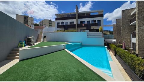 5+3 bedroom villa for sale in gated community with swimming pool, in Loures Fantastic single-family villa, consisting of 3 floors plus a terrace with a splendid view, inserted in a gated community with a communal swimming pool, in Loures. On the grou...