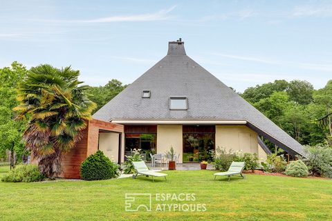 A 114 km de Paris et à seulement 3 minutes en voiture de la gare de Montargis, cette villa d'architecte de 310 m2, se dresse sur un terrain de plus de 2200m2, au calme d'une impasse avec vue sur la forêt. Construite en 1975, cette maison a bénéficié ...