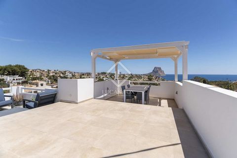 This stunning house offers a unique and comfortable environment with four spacious bedrooms spread over two levels. On the main floor, the heart of the house is the spacious main living room with access to a terrace with large sea views, spacious kit...