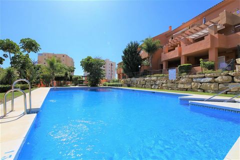 Located in Estepona. This is a fantastic opportunity for couples and families looking for a relaxing holiday close to the sea. A modern and bright one bedroom apartment with air-conditioning located in the popular 'La Fragata' urbanisation,...