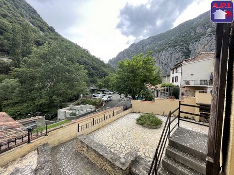 POSIZIONE BUONA e ATIPICA Situata nel tranquillo villaggio di Saint Martin Lys, nel cuore dell'Alta Valle dell'Aude, questa proprietà atipica offre un ambiente tranquillo circondato dalla natura. Cullati dal dolce mormorio del fiume, costituisce un'o...