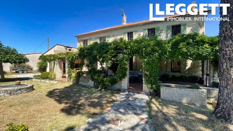 A25599CRR83 - Rare ! Ancien corps de ferme de 238 m², sur un jardin de 12 132 m², situé dans un emplacement superbe, au Luc en Provence. Propriété spacieuse, lumineuse et ensoleillée avec cinq chambres et des pièces à vivre vastes. La propriété dispo...