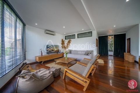 This modern minimalist villa, located in the highly strategic Umalas area, offers easy access to both Canggu and Seminyak, making it a prime spot for those seeking convenience, tranquility, and strong investment potential. Spanning 540 sqm of total l...