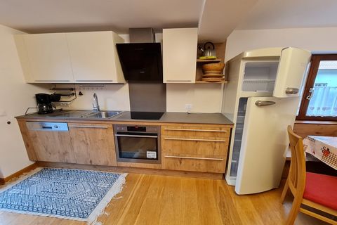 Dit ruime appartement van 60 m² in Bad Kleinkirchheim biedt comfortabel plaats aan maximaal 5 personen, met 2 slaapkamers en nieuw, smaakvol meubilair. Gelegen op een golfbaan en aan de voet van de skipiste, biedt het uitzicht op de bergen en een rus...