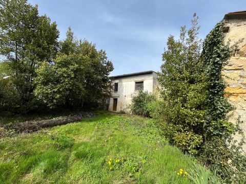 maison de ville avec terrain à rénover, centre de Carignan de Bordeaux
