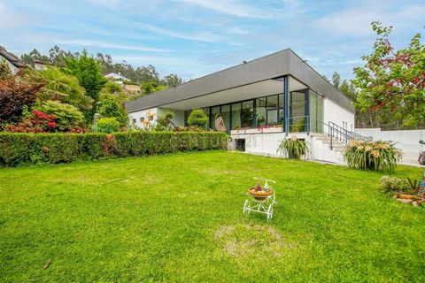Conheça essa nova e maravilhosa oportunidade de investimento em uma zona tranquila a menos de 30 minutos do centro do Porto onde o requinte se encontra com o sossego da natureza. A Quintinha D'avó é um espaço novo, amplo e confortável, que irá propor...