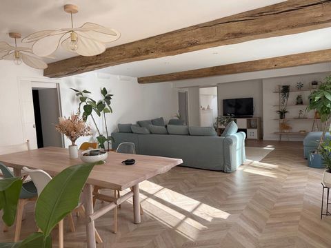 ÉXCLUSIVITÉ - Dans le vieux quartier de Fontaine les Dijon - Très bel appartement de 4 pièces - 129,13 m2 (loi Carrez) De plain pied - Appartement totalement refait en 2022, très bien isolé, avec des matériaux de grandes qualités - Double séjour de 4...