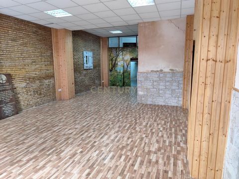 Ubicación inmejorable: Situado en el corazón del vibrante barrio de Ruzafa, una de las zonas más demandadas y con mayor proyección de la ciudad. Perfecto para cualquier tipo de negocio: tiendas de moda, cafeterías, oficinas, o comercios de todo tipo....