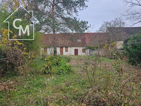 Maison d'habitation composée au rez de chaussée de 3 pièces, un dressing, une salle de bain avec wc, une cuisine. A l'étage une chambre et un grenier.  Dépendances : une grange, une remise et un garage donnant sur la rue. Jardin clos  false Features:...
