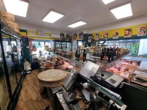 LE CHATEAU D'OLERON (17) A Vendre Fonds commerce Fromages & Salaisons sur 2 emplacements N°1 en cur de ville
