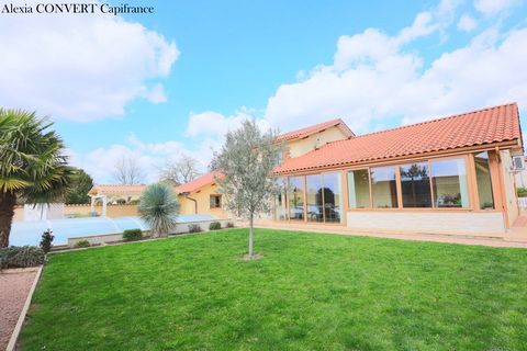 ? Maison familiale de 180 m² avec piscine chauffée Venez poser vos valises !