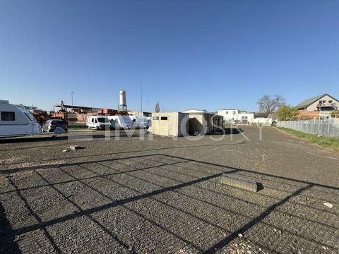 Gewerbeobjekt mit 2.380 m² ideal für Großfahrzeuge, Logistik und mehr Dieses großzügige Gewerbegrundstück bietet Ihnen auf 2.380 m² ideale Bedingungen für Ihre geschäftlichen Vorhaben. Das vollerschlossene Grundstück ermöglicht eine vielseitige Nutzu...