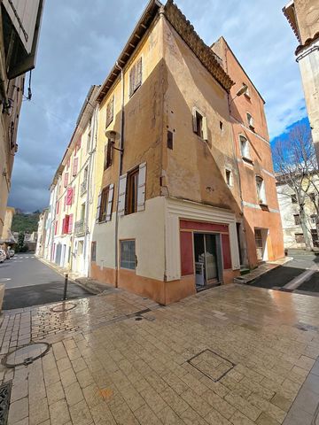 Immeuble R+3 à rénover avec local commercial – Centre-ville de Bédarieux