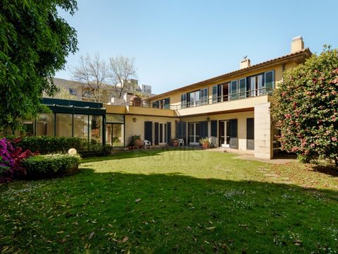 Unique home located in a premium location in the Hollywood neighborhood, where luxury and exclusivity meet, offering the best of urban living and the tranquility of a private retreat. With southern and eastern exposure, this residence makes the most ...
