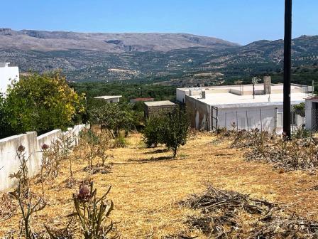 Lithines-Makry Gialos Plot of land of 453.02m2 in Lithines. The plot has the ability to build up to 270m2 and is within the village plan. It enjoys village and mountain views and all services are next to the plot. On the plot, there is a store room a...