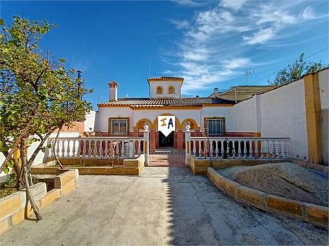This easy living, one level, property of 184m2 build is located in an urbanisation only 5 minutes from Puente Genil, in the Cordoba Province of Andalucia, Spain. The Chalet with a generous size plot of 552m2 has on the right the large garage and stor...