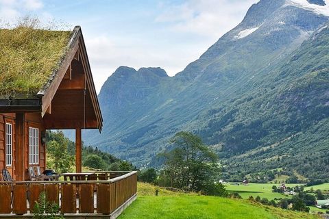 Dom wakacyjny z solidnymi norweskimi drewnianymi meblami, położony na wzgórzu, z najwspanialszymi i fantastycznymi widokami, jakie można sobie wyobrazić. Dom wakacyjny znajduje się blisko jednostek: 18679, 68950 i 76963, co ułatwia zabranie wielopoko...