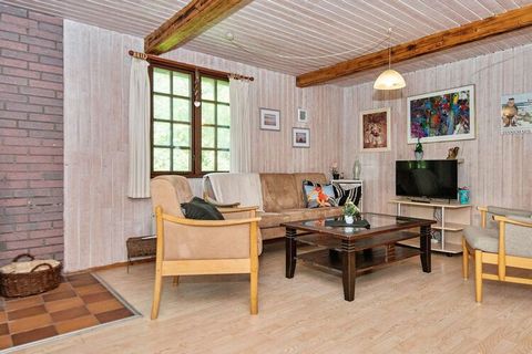 Holiday home in Arrild Ferieby from where you via footpaths reach all the resort's facilities such as. swimming pool. The cottage has three bedrooms divided into a double bed and two with bunk beds. Open kitchen / living room with wood burning stove ...