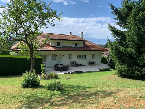 Superb house with pool located near Bon Chalais. At 30 minutes from Geneva near Bons-en-Chablais lake view house of 217 m2 (of which 187 m2 habitable) built on a landscaped plot of 1920 m2. The house has three levels, on the ground floor: a separate ...