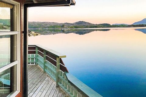 This is the biggest of the two floating holiday cottages that are rented out in Norway (the other is 38507), where 75 m² of the total 205 m² is living space. Finally you can live on the water and in a cottage at the same time. The house is anchored u...