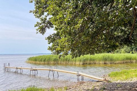 Welcome to a spacious accommodation right next to the beautiful lake Roxen. Here you can enjoy the evening sun in a nice accommodation for the whole family. Jetty and sandy beach only 100 meters from the accommodation with lovely surroundings. This a...