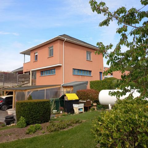 House of 86 m², 3 bedrooms on a plot of 2315 m² with a play area for children, on the terrace a large pizza oven. In addition you can have an additional surface of 180m² currently used as a restaurant bar. Primary school at 600m, shops, services and ...