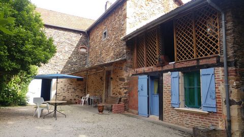 15 minutes from Figeac, come and discover this exceptional stone ensemble, with an interior courtyard, including a small house (with the possibility of expansion), an exceptional old factory 35 m long with a forge (initially manufacturing traps then ...