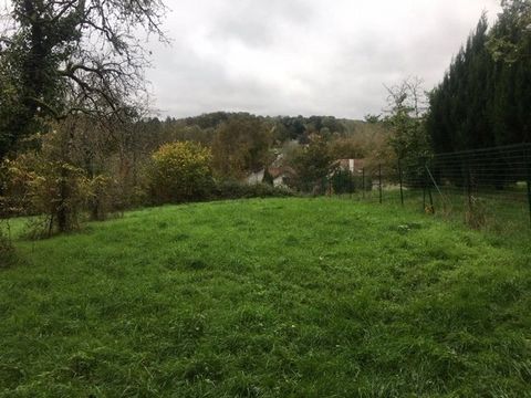 Building plot with planning consent for one dwelling up to 150m². Situated on the edge of the village of Alloue in the Charente. The plot of 2,350m² rises gently from the road to a level plateau with an elevated view with the church in the distance. ...