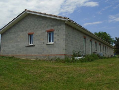 This architect designed new build, which could be easily divided into two houses (subject to necessary permissions) only needs some finishing work. Sitting on a large 3820m² plot of land, the house has 5 bedrooms (4 of which are double), all on the g...