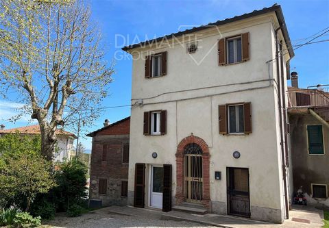 CASTIGLIONE DEL LAGO (PG) Loc. Sanfatucchio: Terratetto of approx. 120 sqm divided into two flats and disposed on three levels, comprising: - Ground floor: Two-room apartment with independent entrance with kitchen, bedroom, bathroom with shower and s...